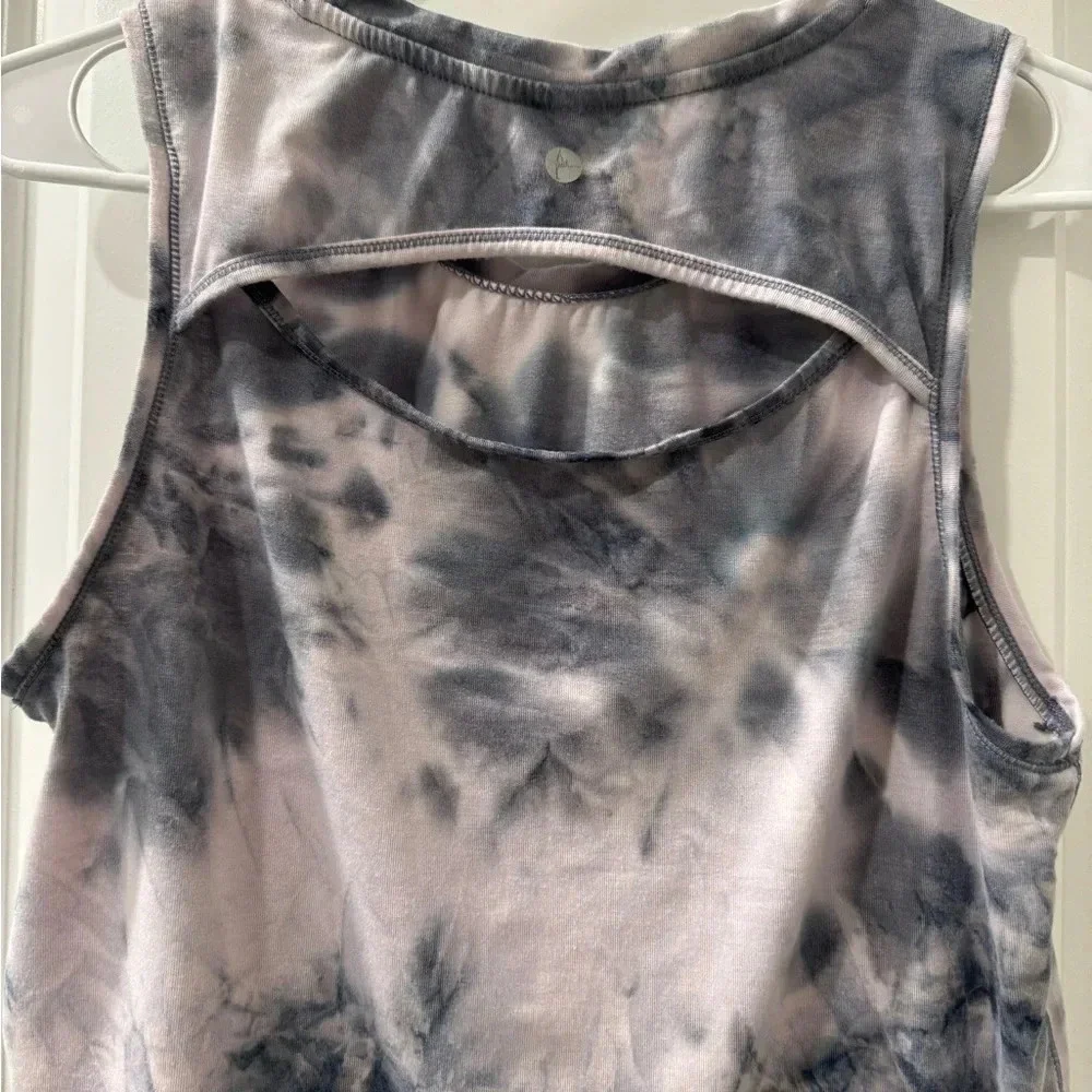 Workout tank top bundle | Purple and tie dye - Picture 5 of 7